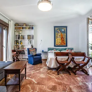 Apartamento Con Patio Cordobés En San Basilio, Córdoba